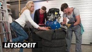 Batti Check Milf Gets Dp From Stepson - Etdoette